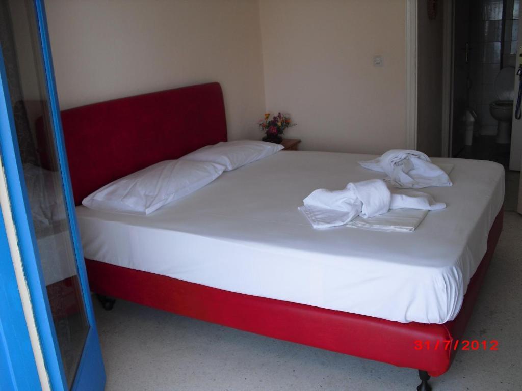 Kangaroo Hotel Mola Kalyva Room photo