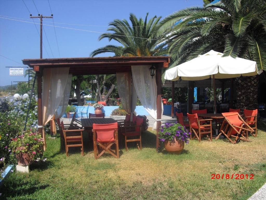 Kangaroo Hotel Mola Kalyva Exterior photo