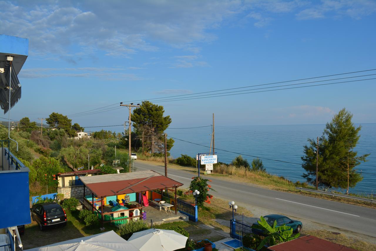Kangaroo Hotel Mola Kalyva Exterior photo