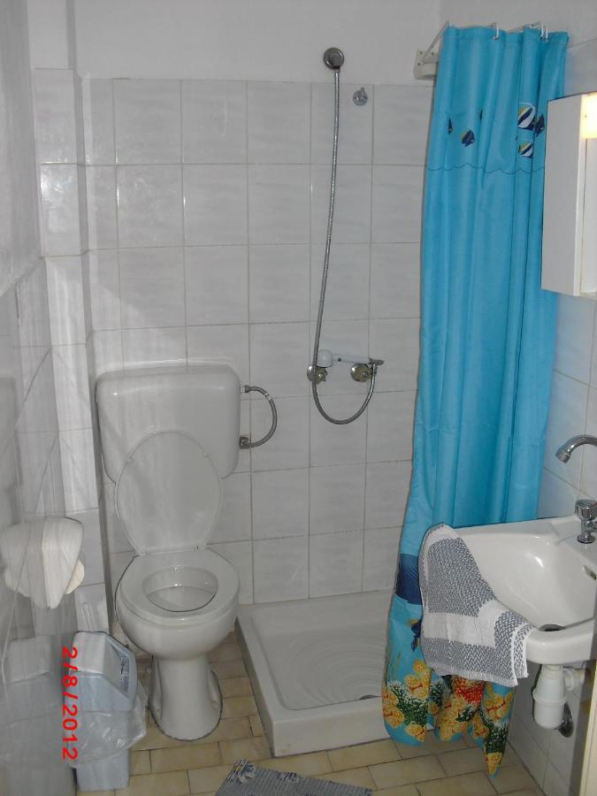 Kangaroo Hotel Mola Kalyva Room photo