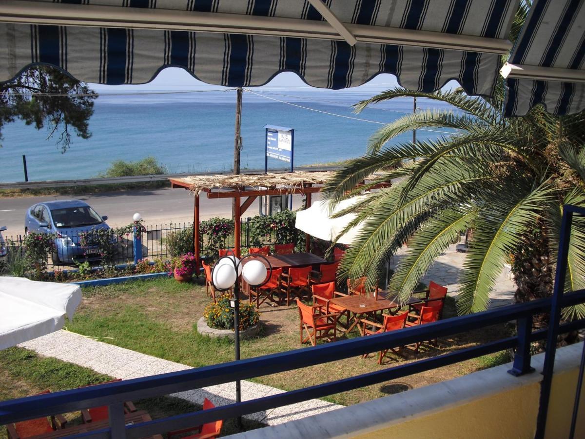Kangaroo Hotel Mola Kalyva Room photo
