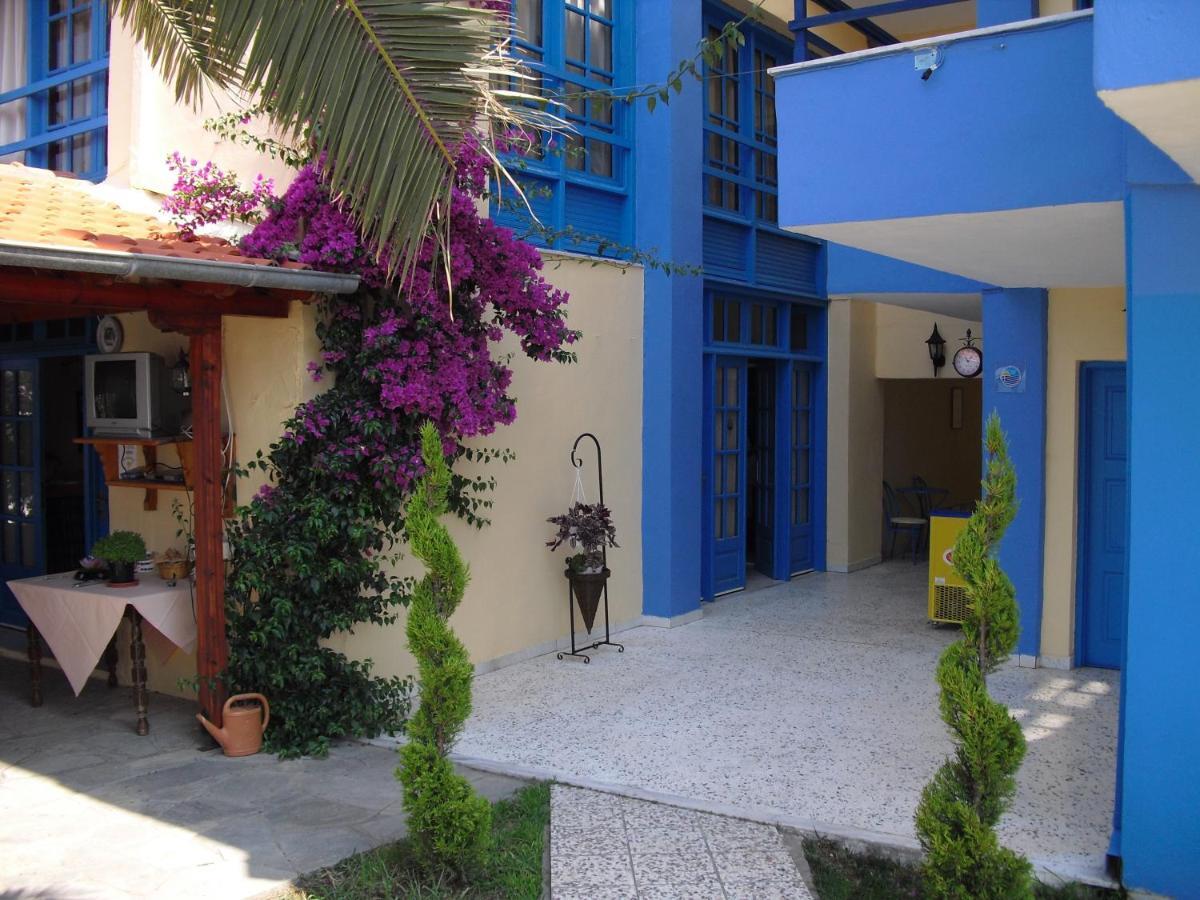 Kangaroo Hotel Mola Kalyva Exterior photo
